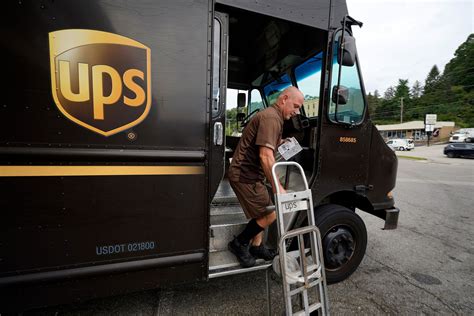 How Much Do Ups Delivery Drivers Make Per Year Irina Holden How Much Do Ups Delivery Drivers Make Per Year Irina Holden