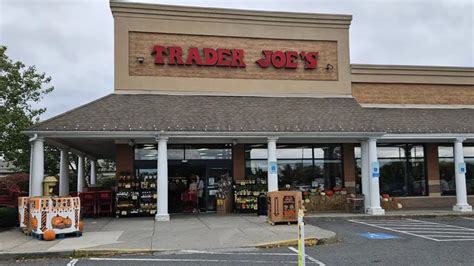 Trader Joe S First Unionized Workers Still Don T Have A Contract Grocery Dive Trader Joe S First Unionized Workers Still Don T Have A Contract Grocery Dive